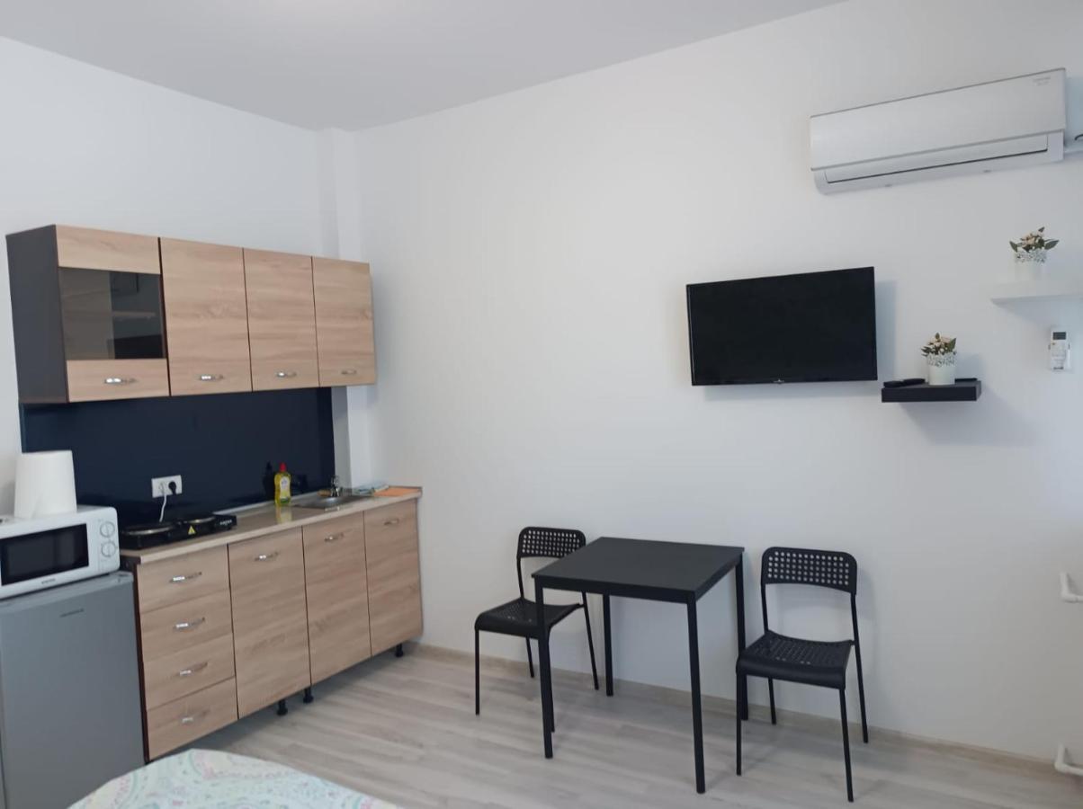Central Comforts Apartments Bukares Bagian luar foto
