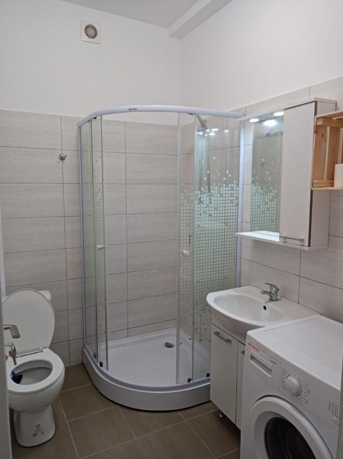 Central Comforts Apartments Bukares Bagian luar foto